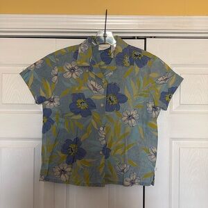 Womens short sleeve shirt, cropped
